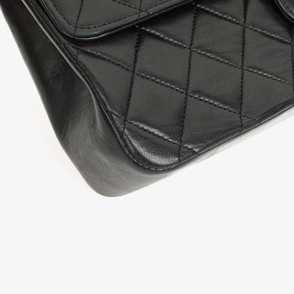 Chanel Classic Double Flap Tasche aus schwarzem gestepptem Lammleder mit 24K vergoldeter Hardware