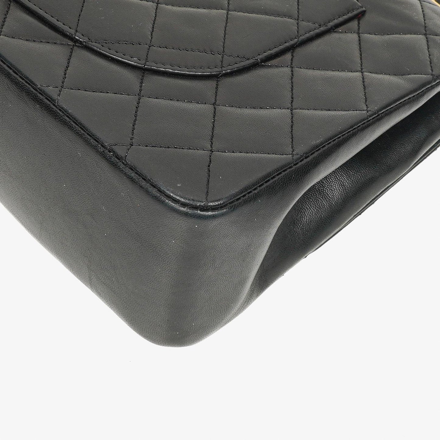 Chanel Classic Double Flap Tasche aus schwarzem gestepptem Lammleder mit 24K vergoldeter Hardware