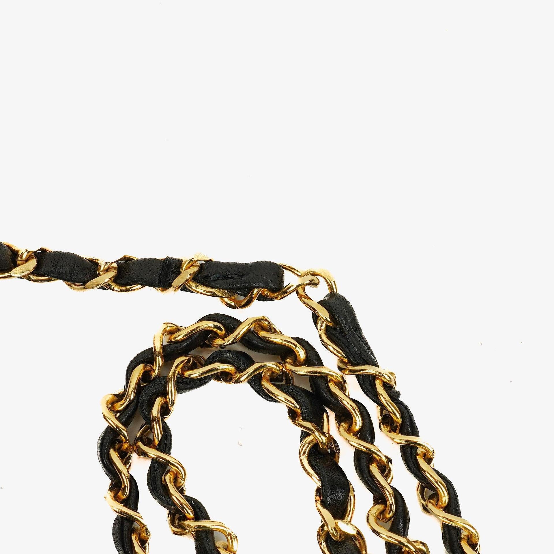 CHANEL Classic Double Flap Tasche aus schwarzem gestepptem Lammleder mit 24K vergoldeter Hardware