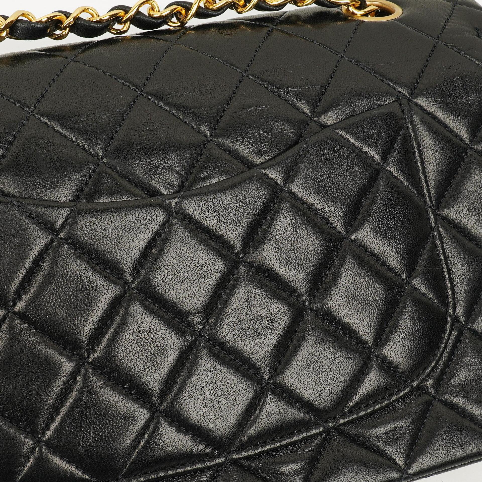 CHANEL Classic Double Flap Tasche aus schwarzem gestepptem Lammleder mit 24K vergoldeter Hardware