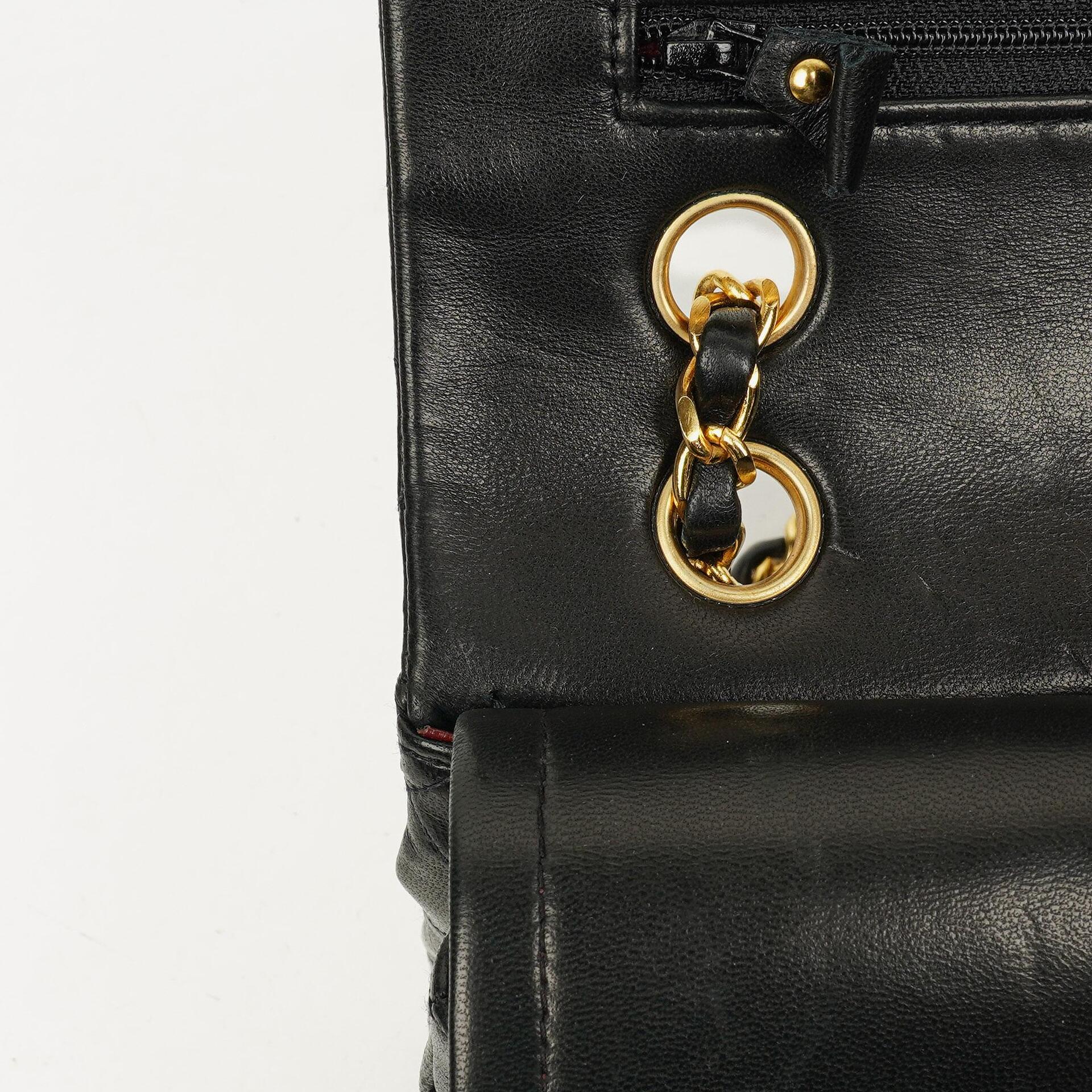 CHANEL Classic Double Flap Tasche aus schwarzem gestepptem Lammleder mit 24K vergoldeter Hardware
