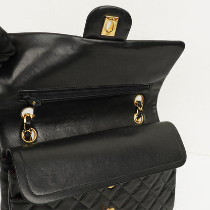 CHANEL Classic Double Flap Tasche aus schwarzem gestepptem Lammleder mit 24K vergoldeter Hardware