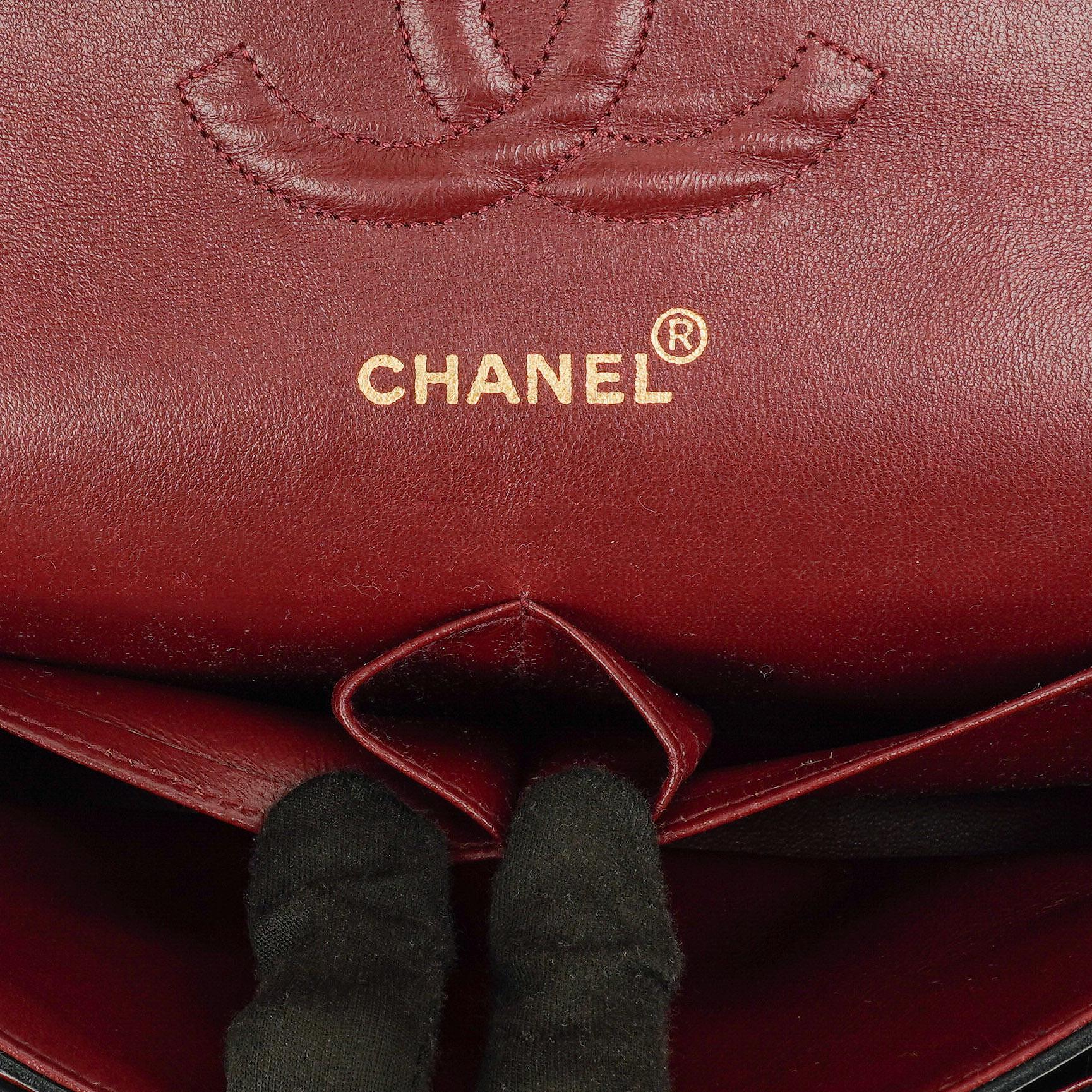 CHANEL Classic Double Flap Tasche aus schwarzem gestepptem Lammleder mit 24K vergoldeter Hardware