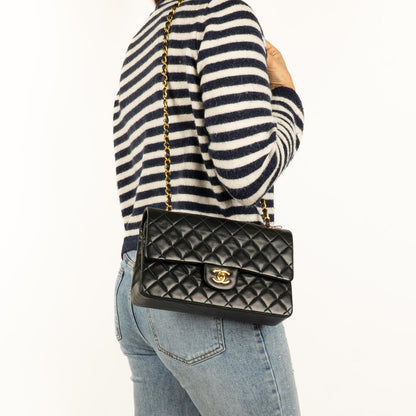CHANEL Classic Double Flap Tasche aus schwarzem gestepptem Lammleder mit 24K vergoldeter Hardware