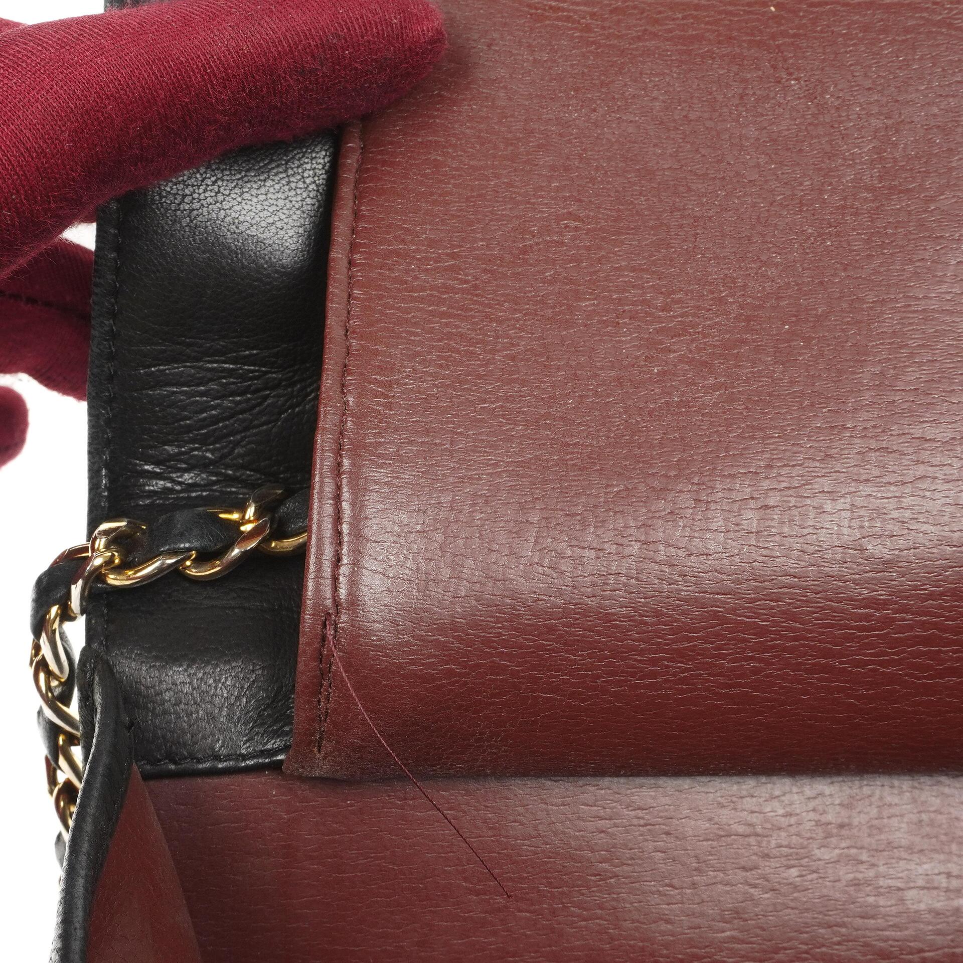 Chanel Classic schwarzes gestepptes Lammleder Full Flap Bag mit 24K goldplattierten Beschlägen