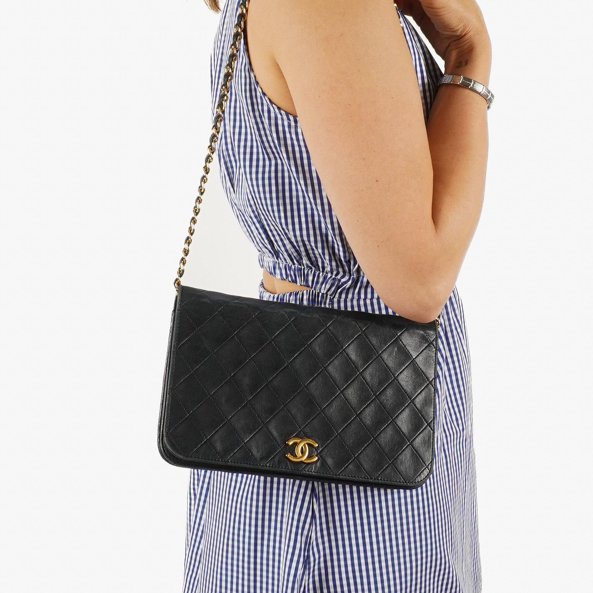 Chanel Classic schwarzes gestepptes Lammleder Full Flap Bag mit 24K goldplattierten Beschlägen