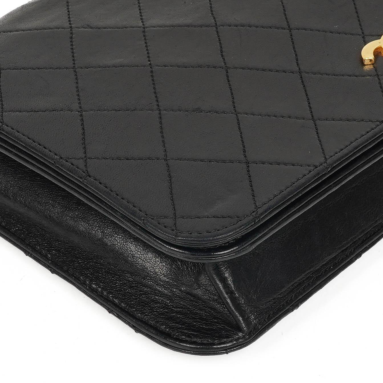 Chanel Classic Full Flap Bag aus schwarzem gestepptem Lammleder mit 24K goldplattierten Beschlägen