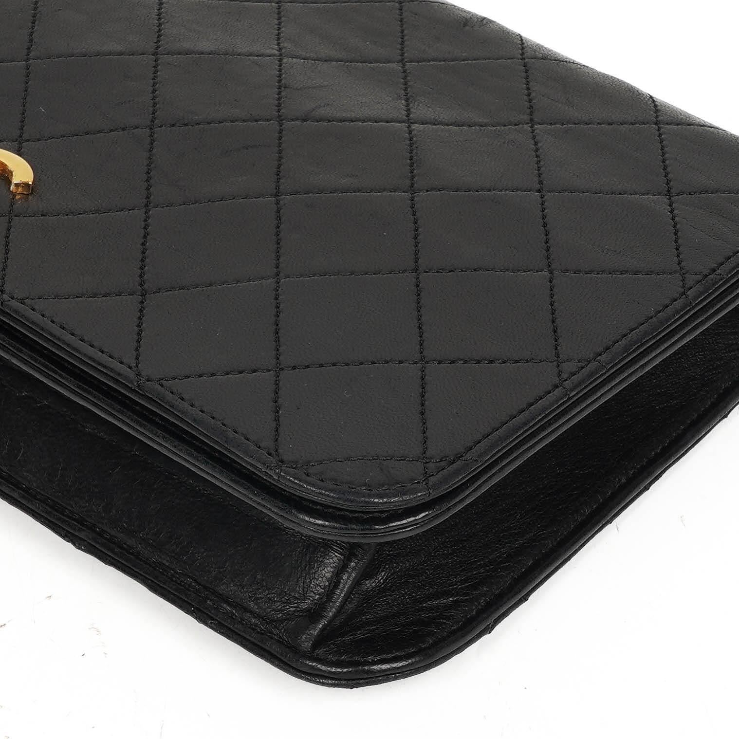 Chanel Classic Full Flap Bag aus schwarzem gestepptem Lammleder mit 24K goldplattierten Beschlägen