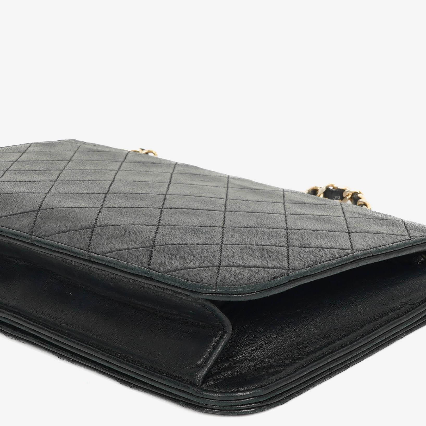 Chanel Classic Full Flap Bag Schwarz Gequiltetes Lammleder mit 24K Gold Hardware