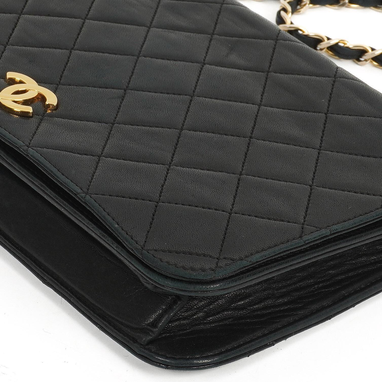 Chanel Classic Full Flap Tasche aus schwarzem gestepptem Lammleder mit 24K goldplattierten Beschlägen