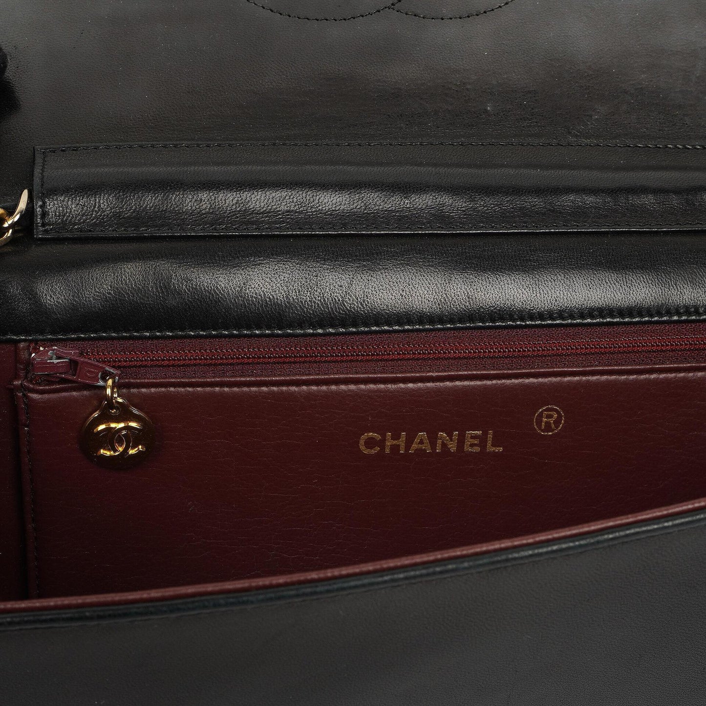 Chanel Classic Full Flap Tasche aus schwarzem gestepptem Lammleder mit 24K goldplattierten Beschlägen