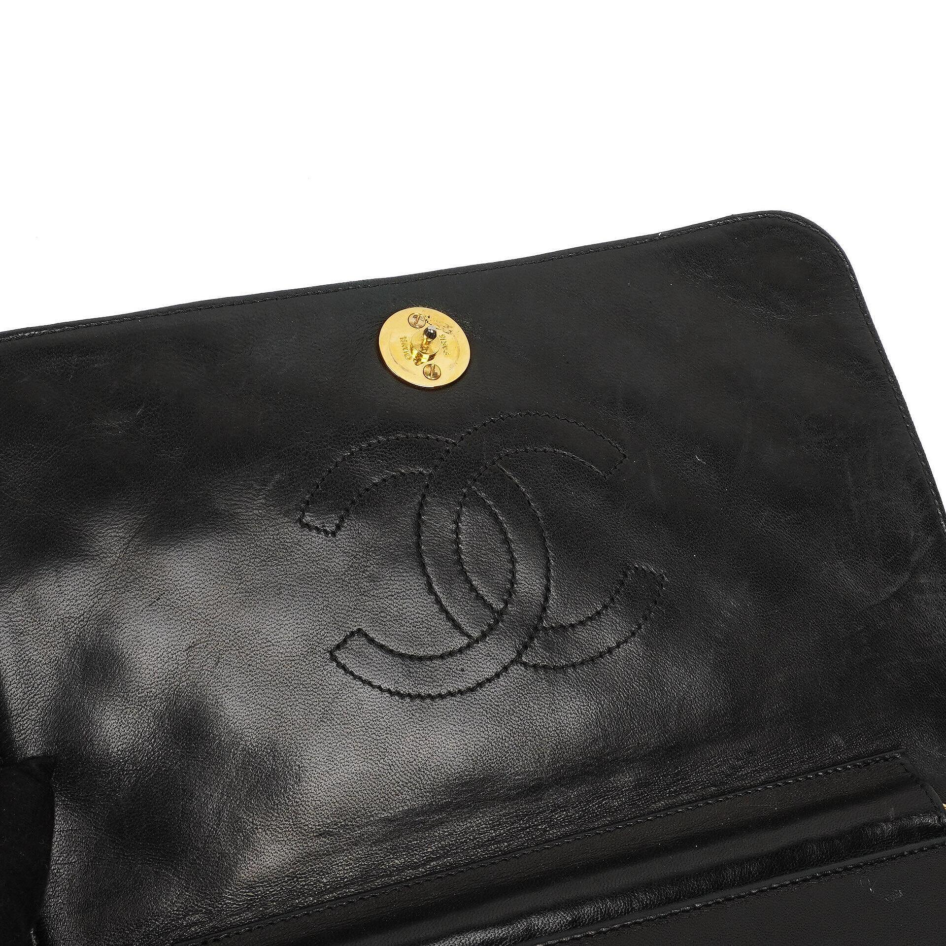 Chanel Classic Full Flap Tasche aus schwarzem gestepptem Lammleder mit 24K goldplattierten Beschlägen