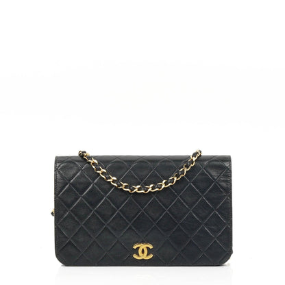 Chanel Classic Flap Bag aus schwarzem gestepptem Lammleder mit goldfarbener Hardware