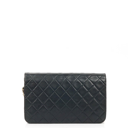 Chanel Classic Flap Bag aus schwarzem gestepptem Lammleder mit goldfarbener Hardware