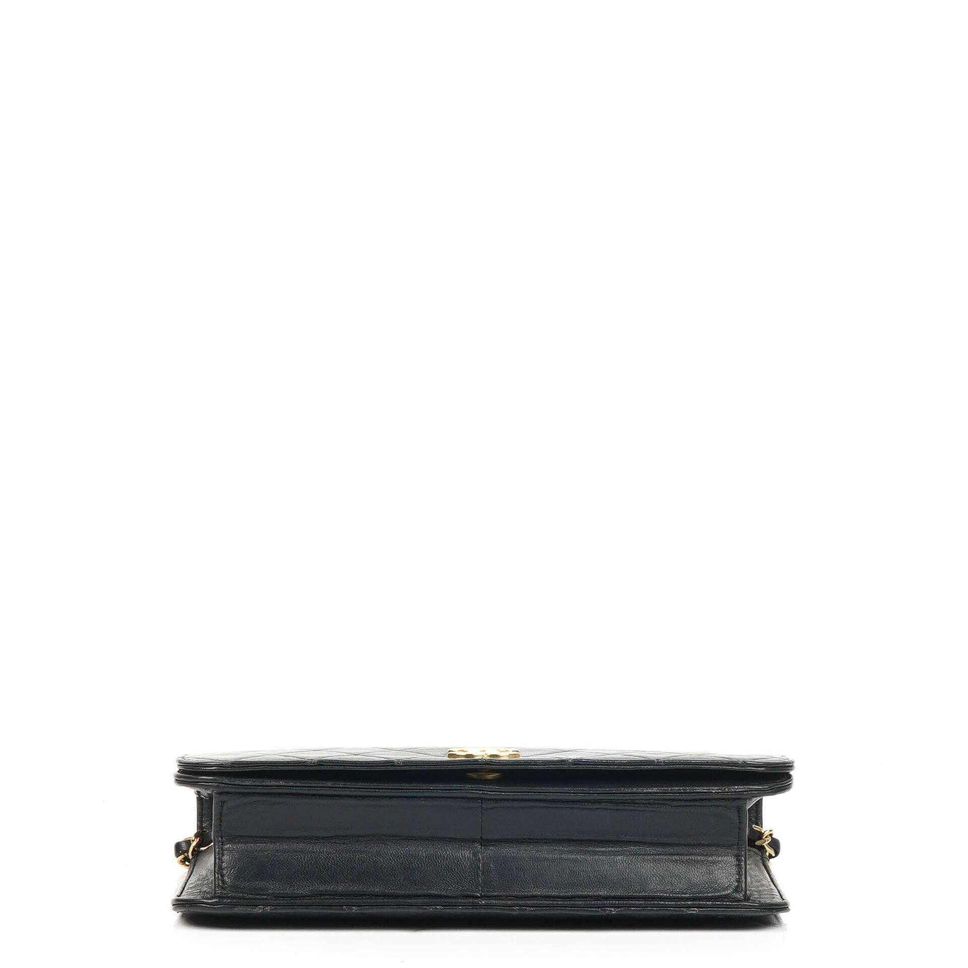 Chanel Classic Flap Bag aus schwarzem gestepptem Lammleder mit goldfarbener Hardware