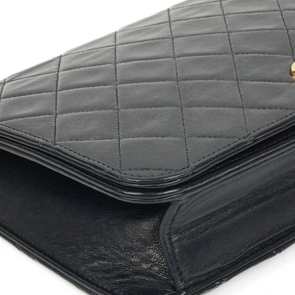 Chanel Classic Flap Bag aus schwarzem gestepptem Lammleder mit goldfarbener Hardware