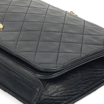 Chanel Classic Flap Bag aus schwarzem gestepptem Lammleder mit goldfarbener Hardware