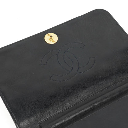 Chanel Classic Flap Bag aus schwarzem gestepptem Lammleder mit goldfarbener Hardware