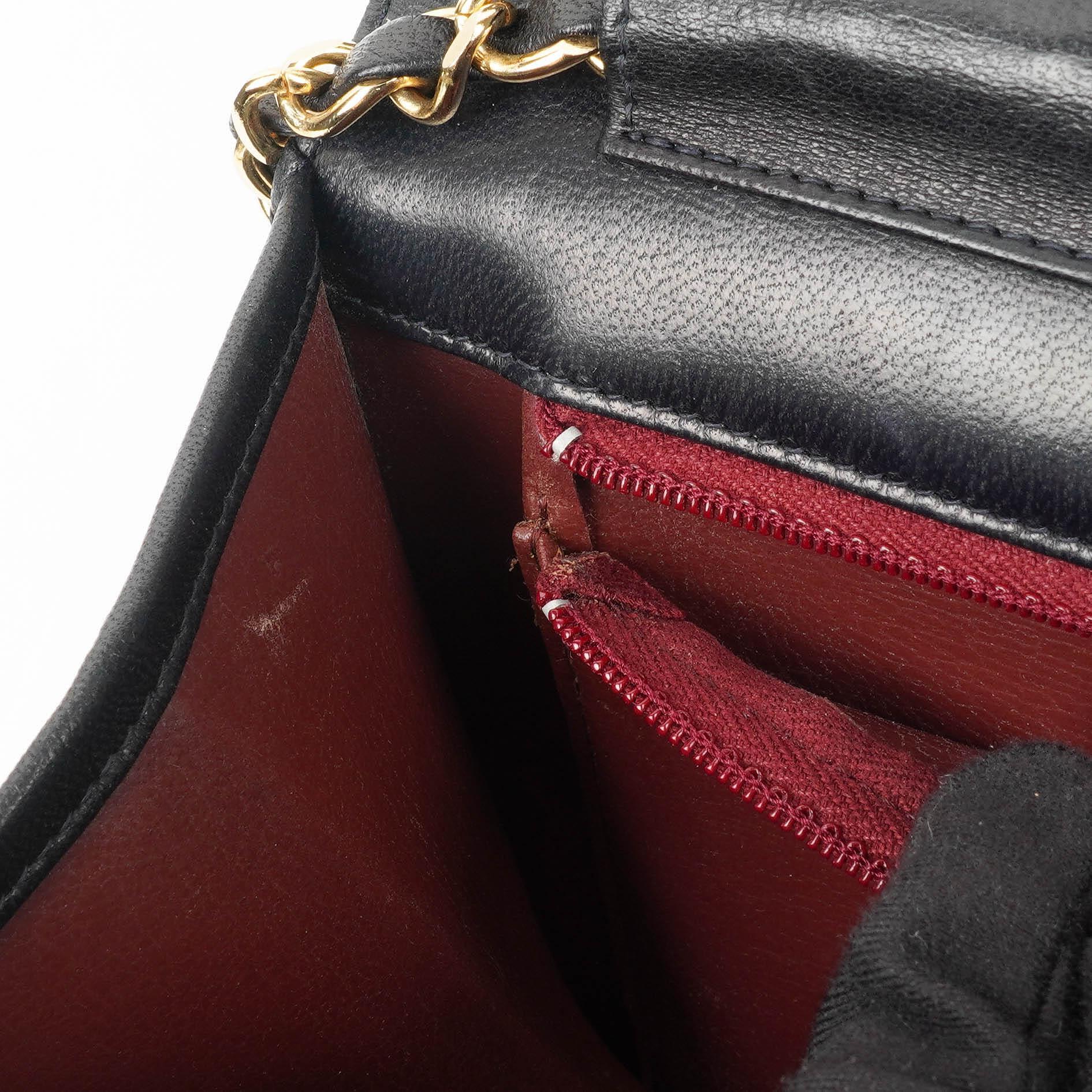 Chanel Classic Flap Bag aus schwarzem gestepptem Lammleder mit goldfarbener Hardware