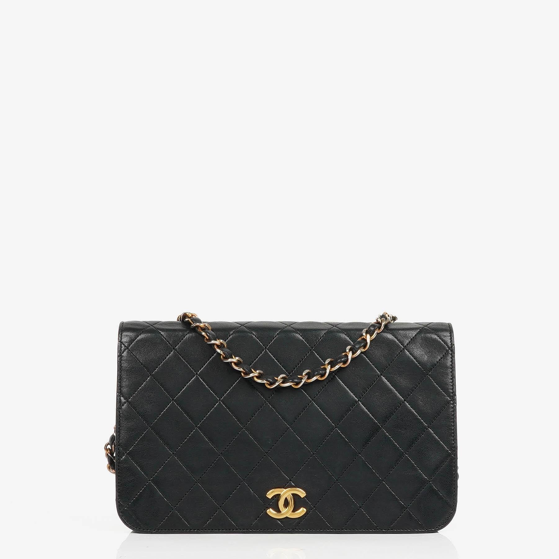 Chanel Classic Full Flap Bag Schwarz Gequiltetes Lammleder mit Gold Hardware