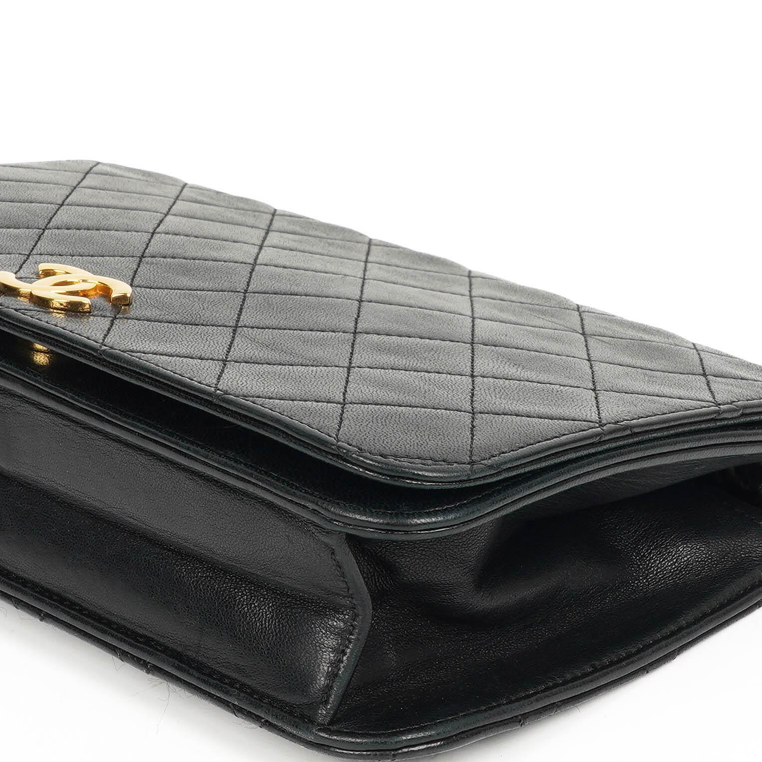 Chanel Classic Full Flap Bag Schwarz Gequiltetes Lammleder mit Gold Hardware