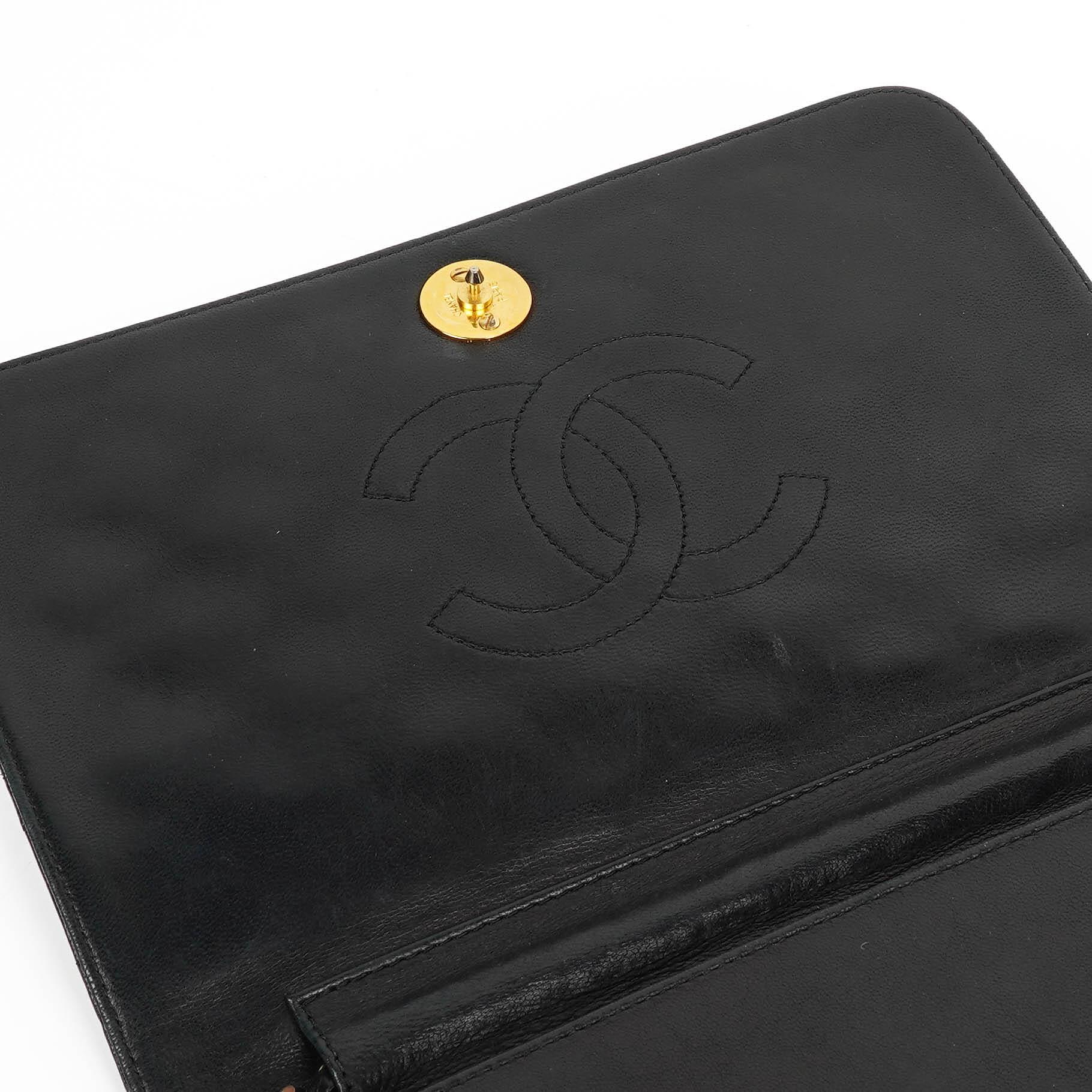 Chanel Classic Full Flap Bag Schwarz Gequiltetes Lammleder mit Gold Hardware