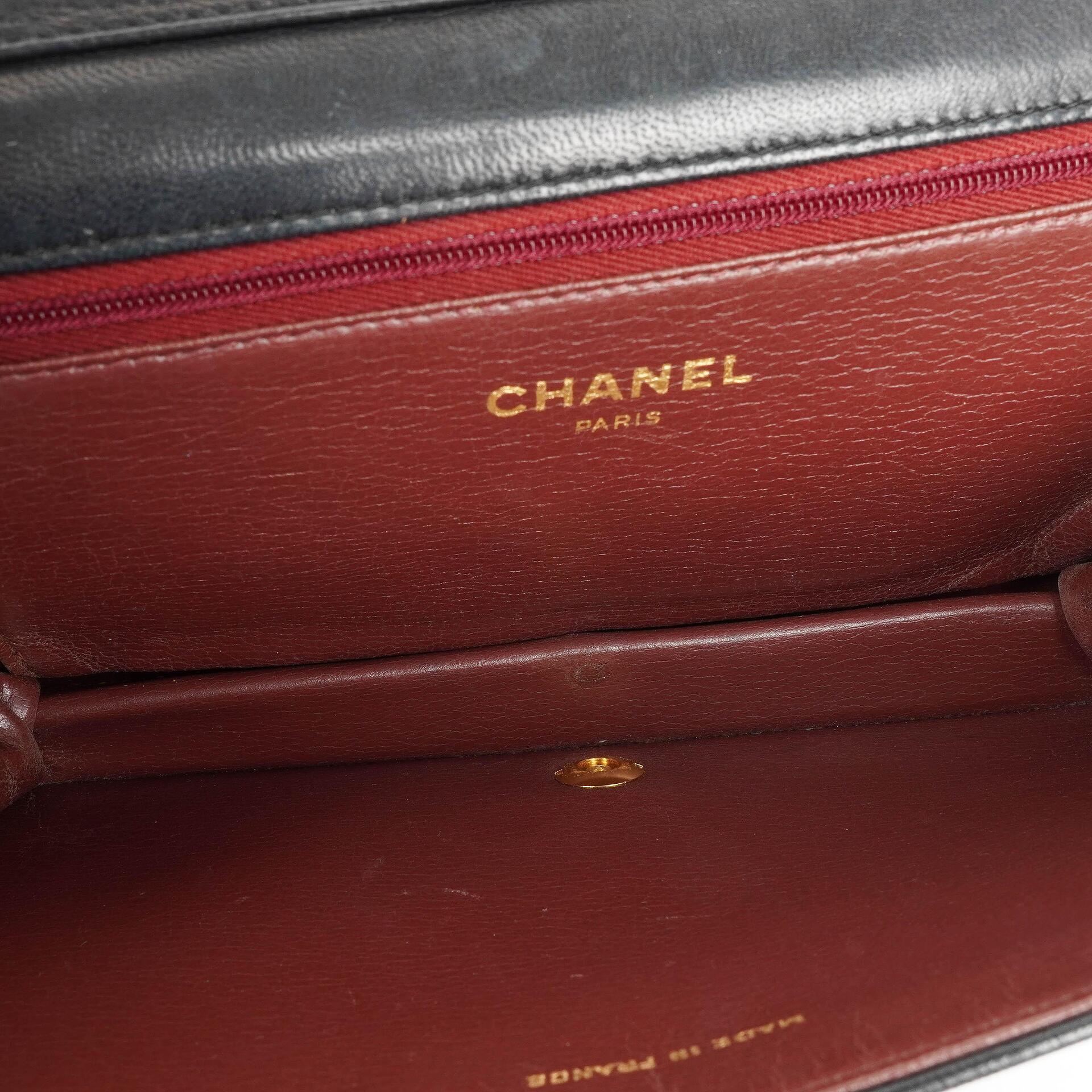 Chanel Classic Full Flap Bag Schwarz Gequiltetes Lammleder mit Gold Hardware