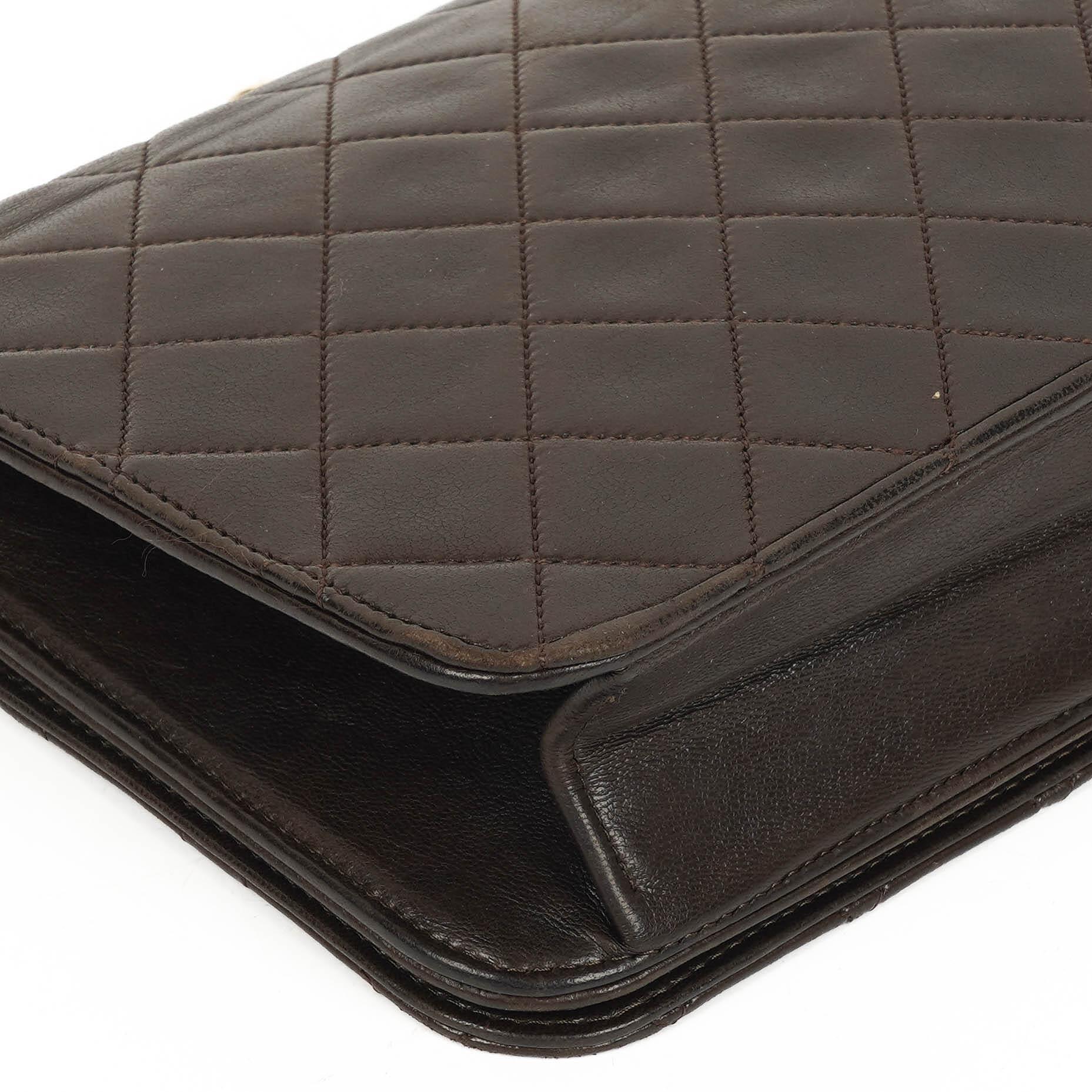 Chanel Classic Braune gesteppte Lammleder Full Flap Tasche mit Goldfarbenen Beschlägen
