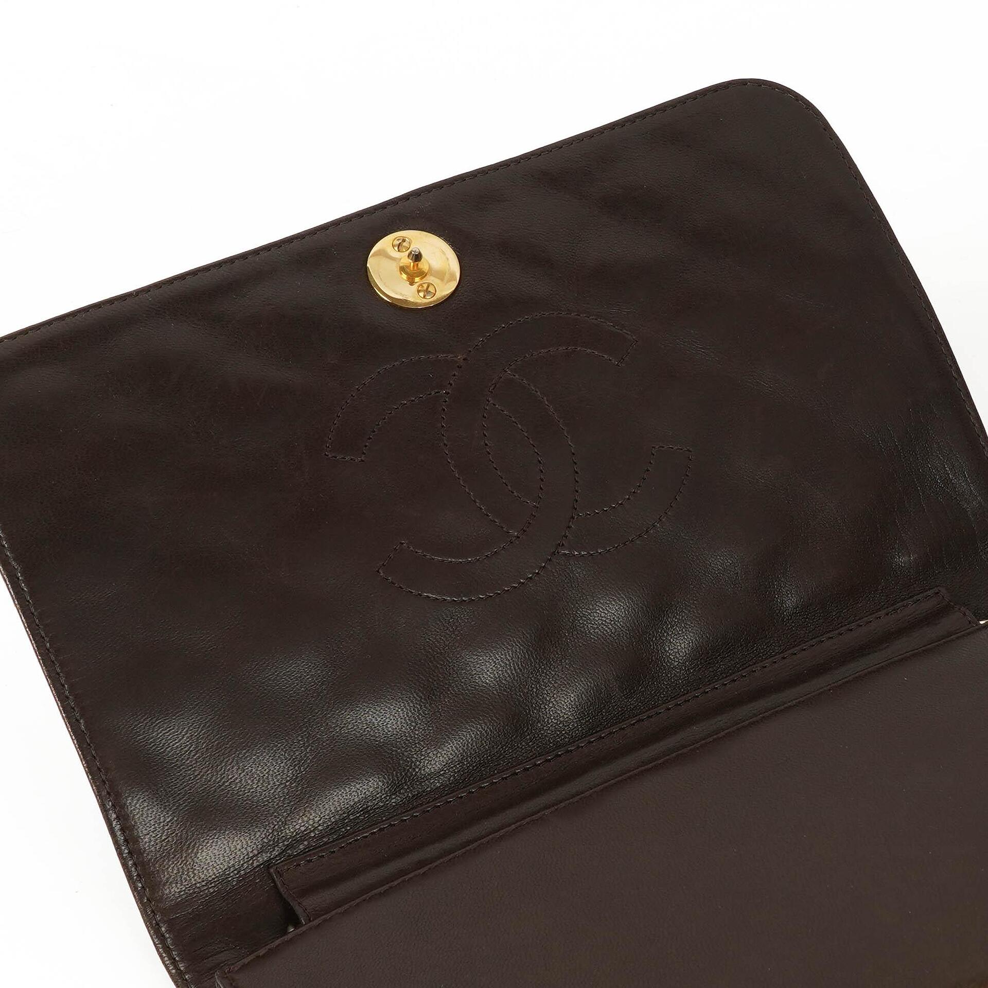 Chanel Classic Braune gesteppte Lammleder Full Flap Tasche mit Goldfarbenen Beschlägen