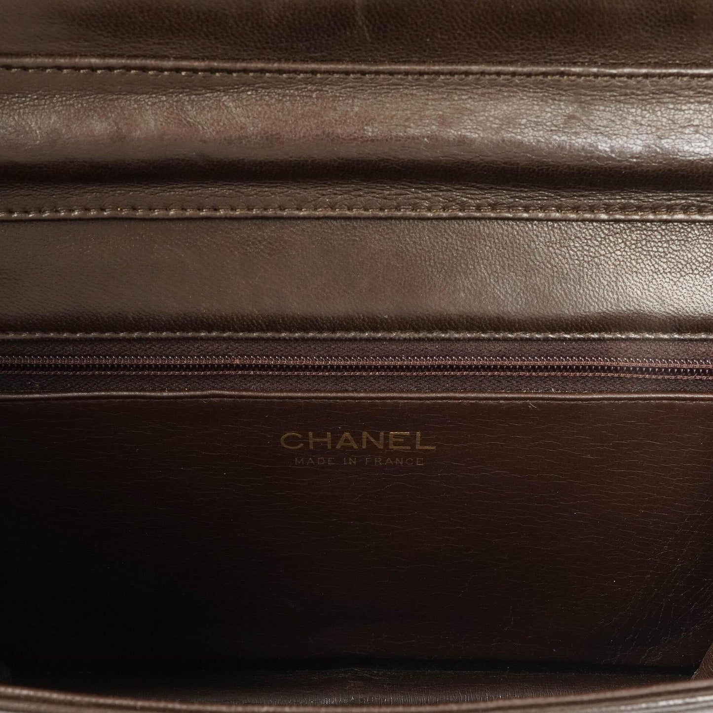 Chanel Classic Braune gesteppte Lammleder Full Flap Tasche mit Goldfarbenen Beschlägen