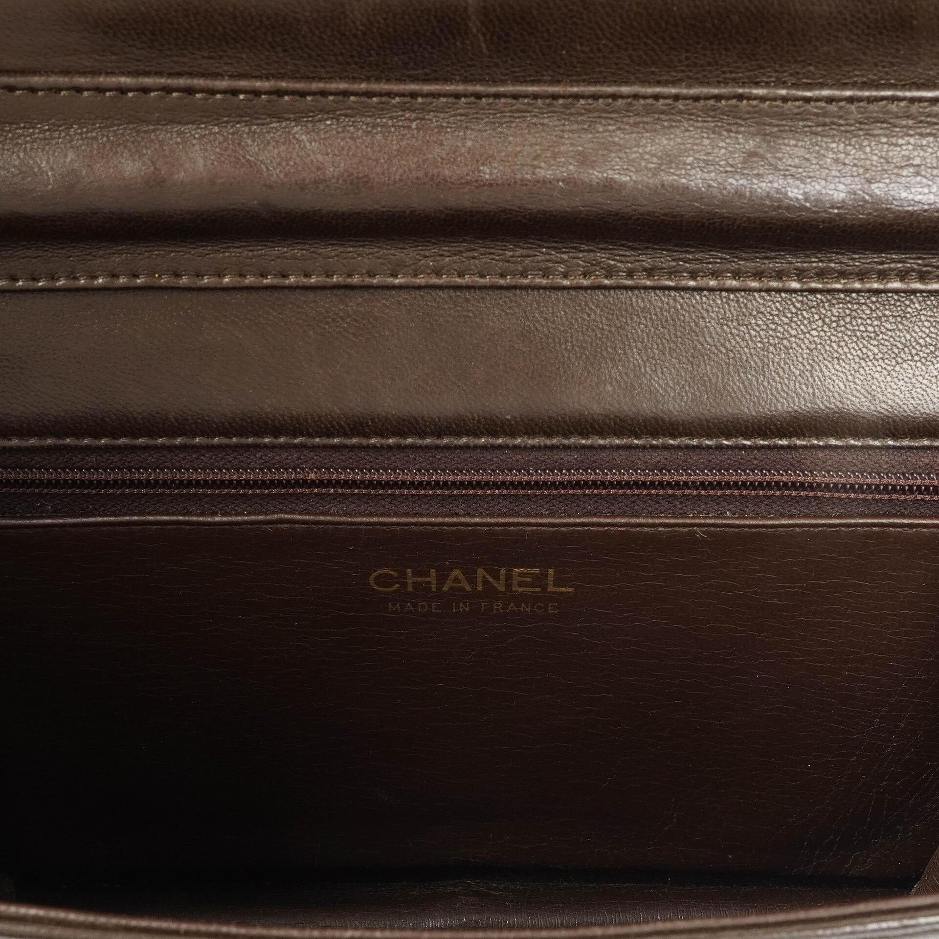 Chanel Classic Braune gesteppte Lammleder Full Flap Tasche mit Goldfarbenen Beschlägen
