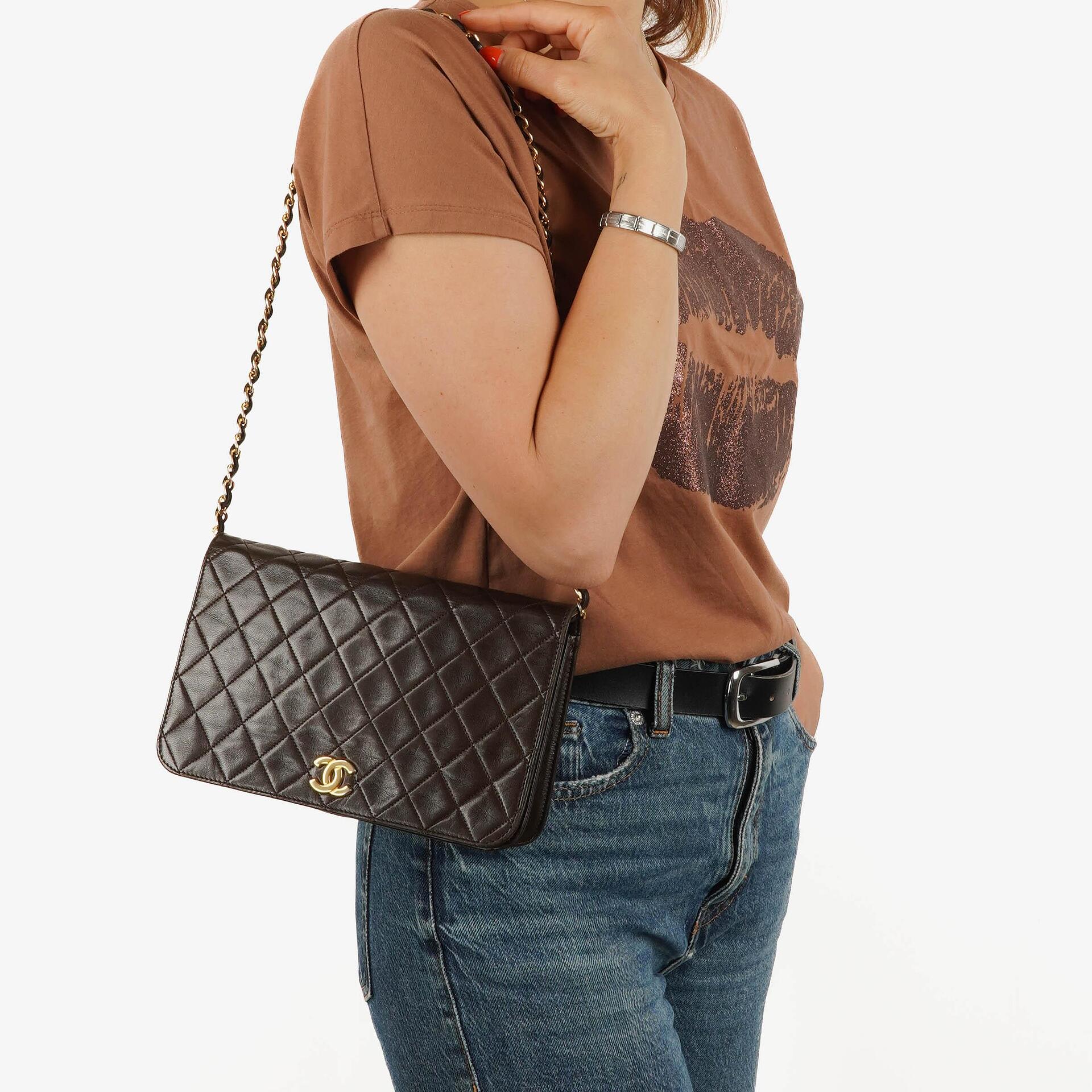 Chanel Classic Braune gesteppte Lammleder Full Flap Tasche mit Goldfarbenen Beschlägen