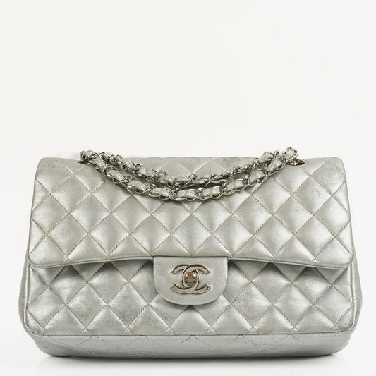 Chanel Classic Double Flap Tasche Metallic Silber Stepp-Lammleder mit silberfarbenen Beschlägen