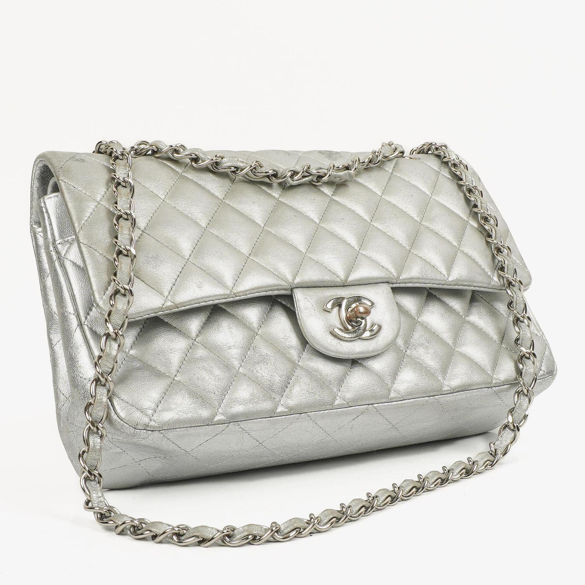 Chanel Classic Double Flap Tasche Metallic Silber Stepp-Lammleder mit silberfarbenen Beschlägen
