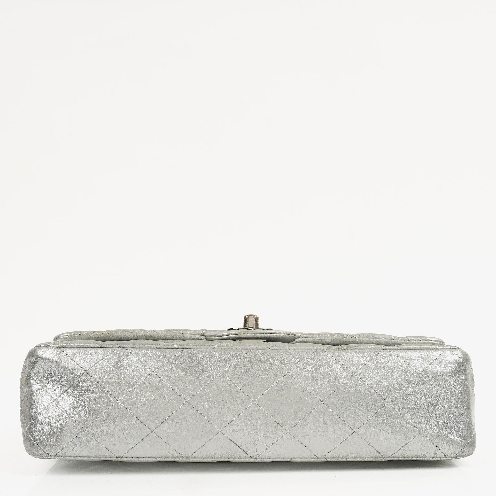 Chanel Classic Double Flap Tasche Metallic Silber Stepp-Lammleder mit silberfarbenen Beschlägen