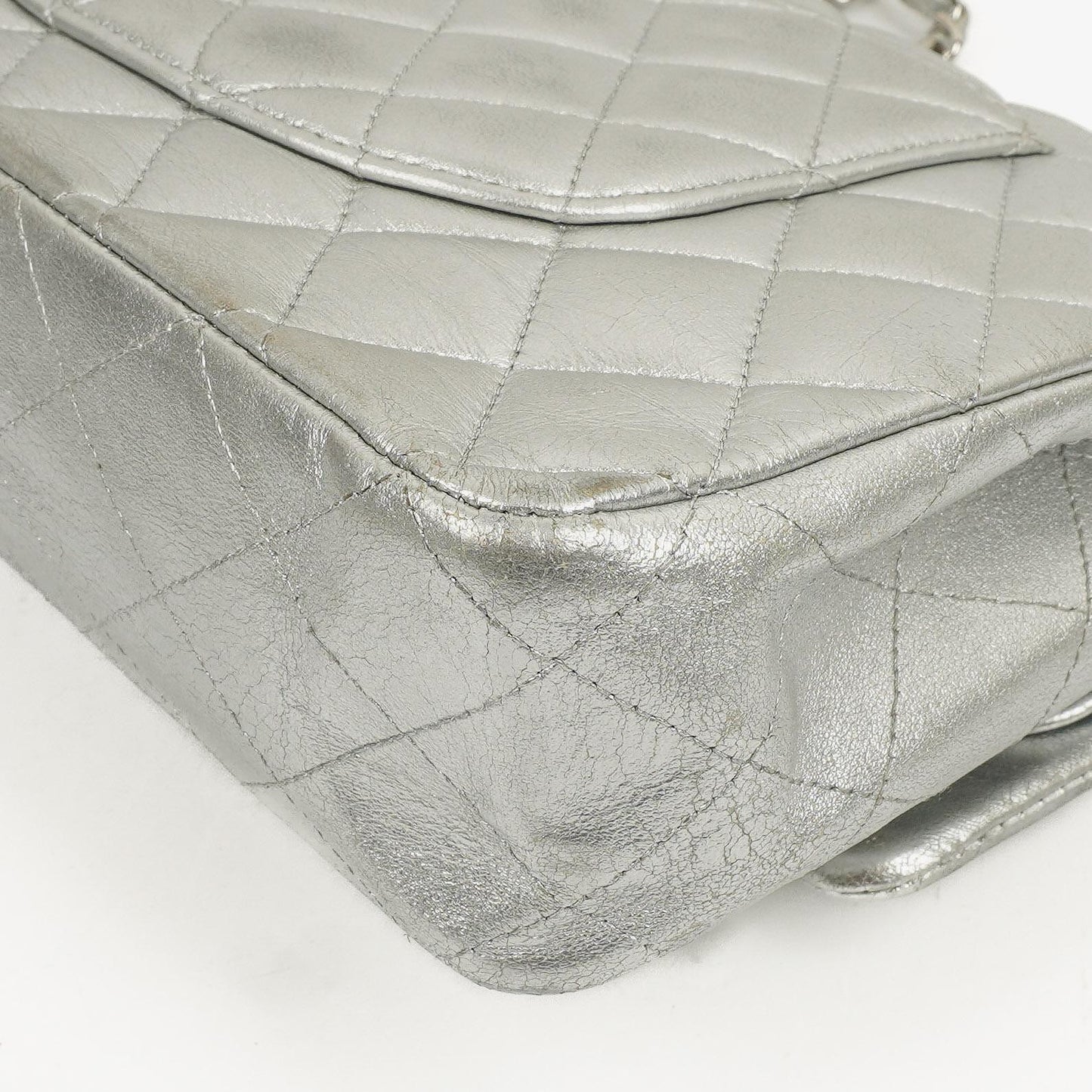 Chanel Classic Double Flap Tasche Metallic Silber Stepp-Lammleder mit silberfarbenen Beschlägen