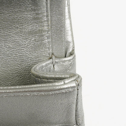 Chanel Classic Double Flap Tasche Metallic Silber Stepp-Lammleder mit silberfarbenen Beschlägen