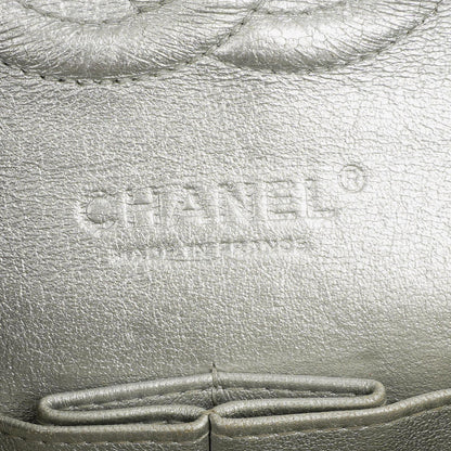 Chanel Classic Double Flap Tasche Metallic Silber Stepp-Lammleder mit silberfarbenen Beschlägen