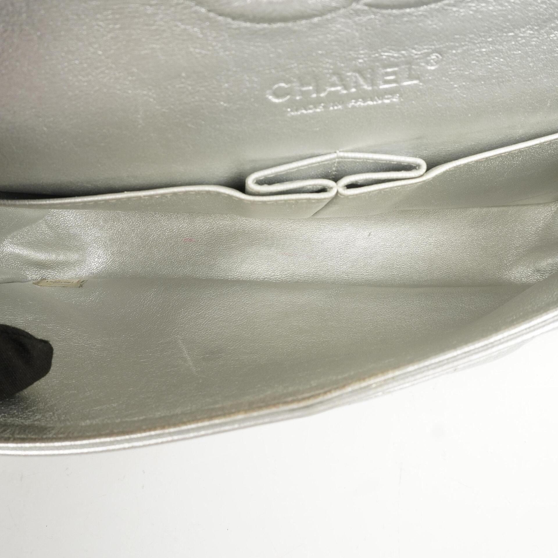 Chanel Classic Double Flap Tasche Metallic Silber Stepp-Lammleder mit silberfarbenen Beschlägen