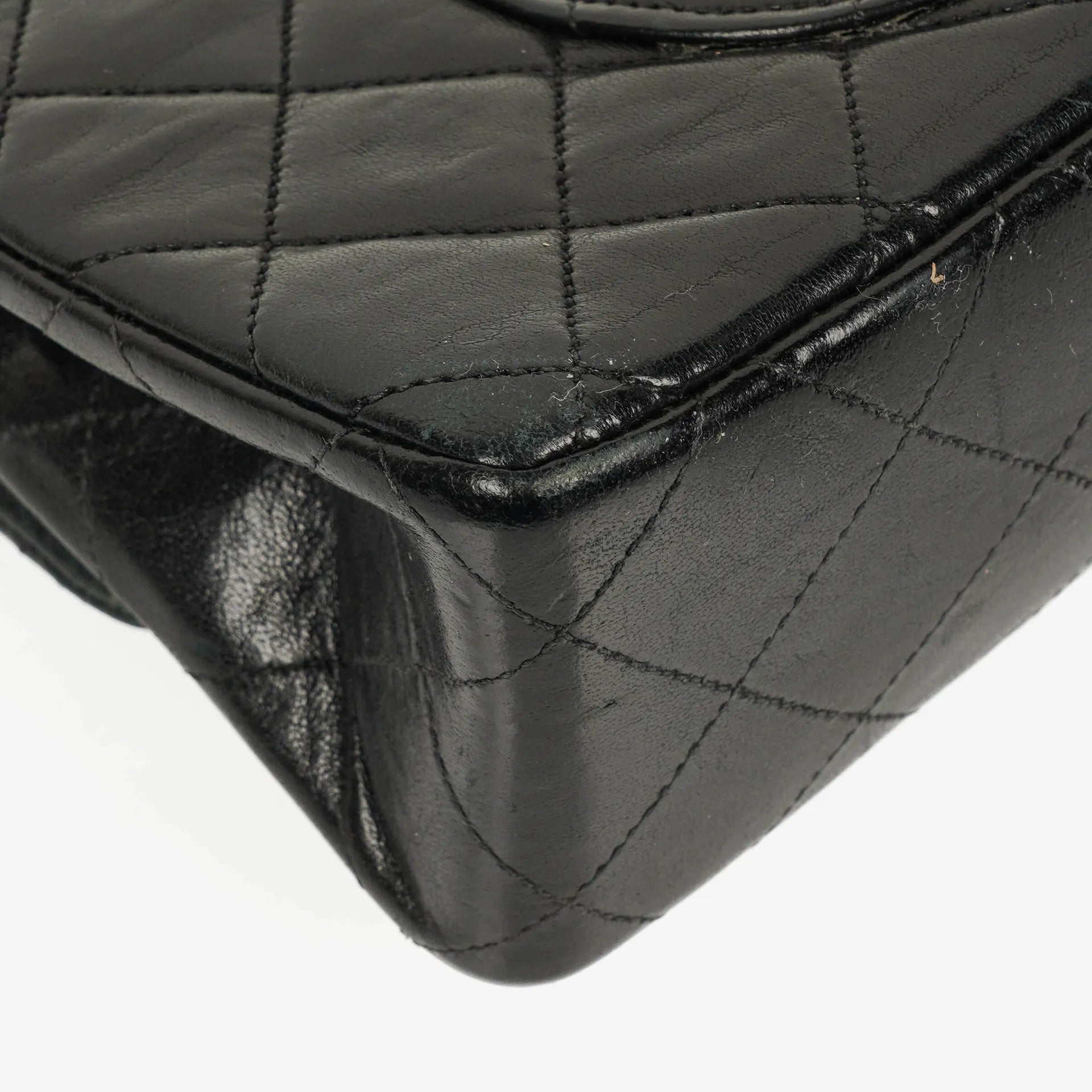 Chanel Classic Double Flap Tasche aus gestepptem Lammleder mit 24K vergoldeten Beschlägen