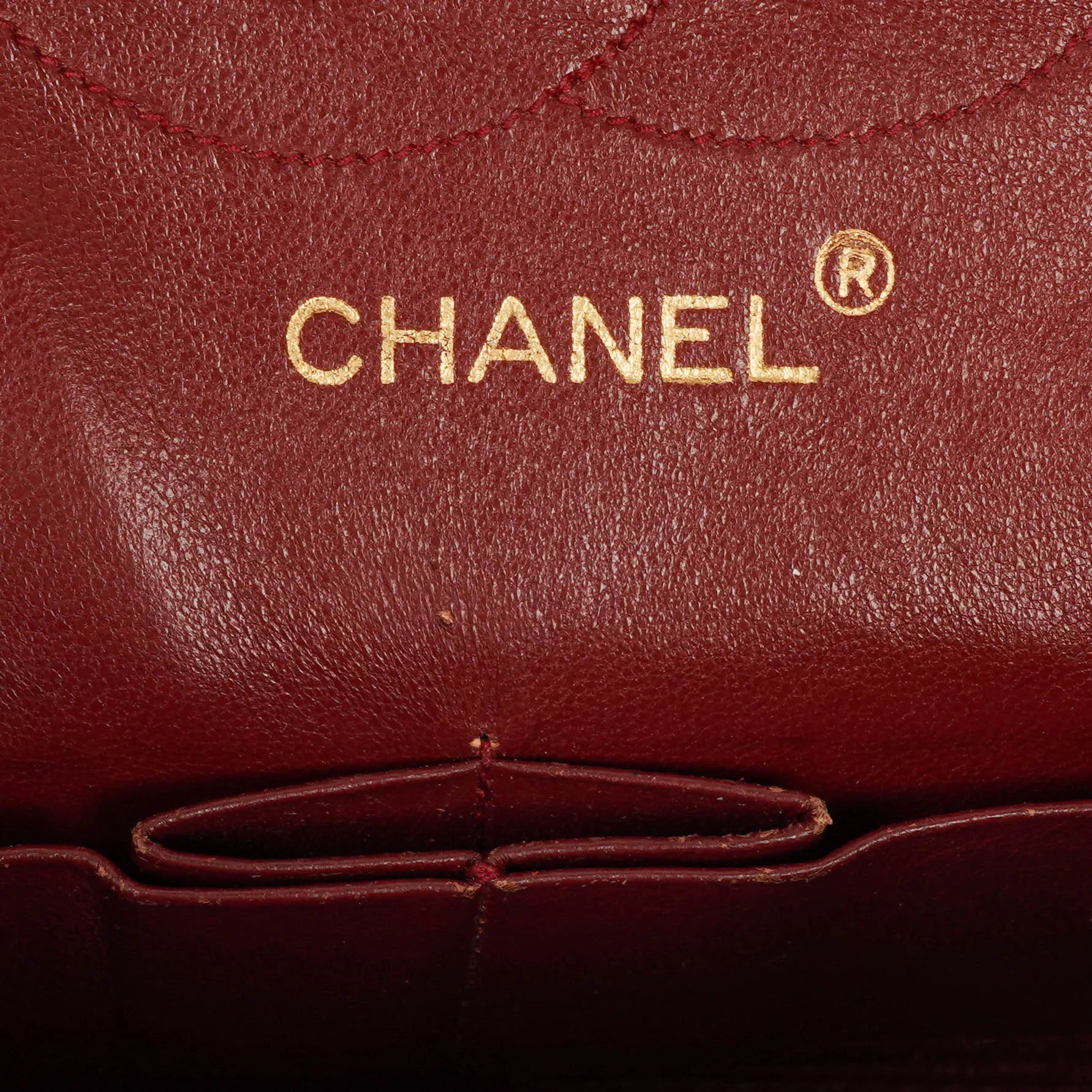 Chanel Classic Double Flap Tasche aus gestepptem Lammleder mit 24K vergoldeten Beschlägen