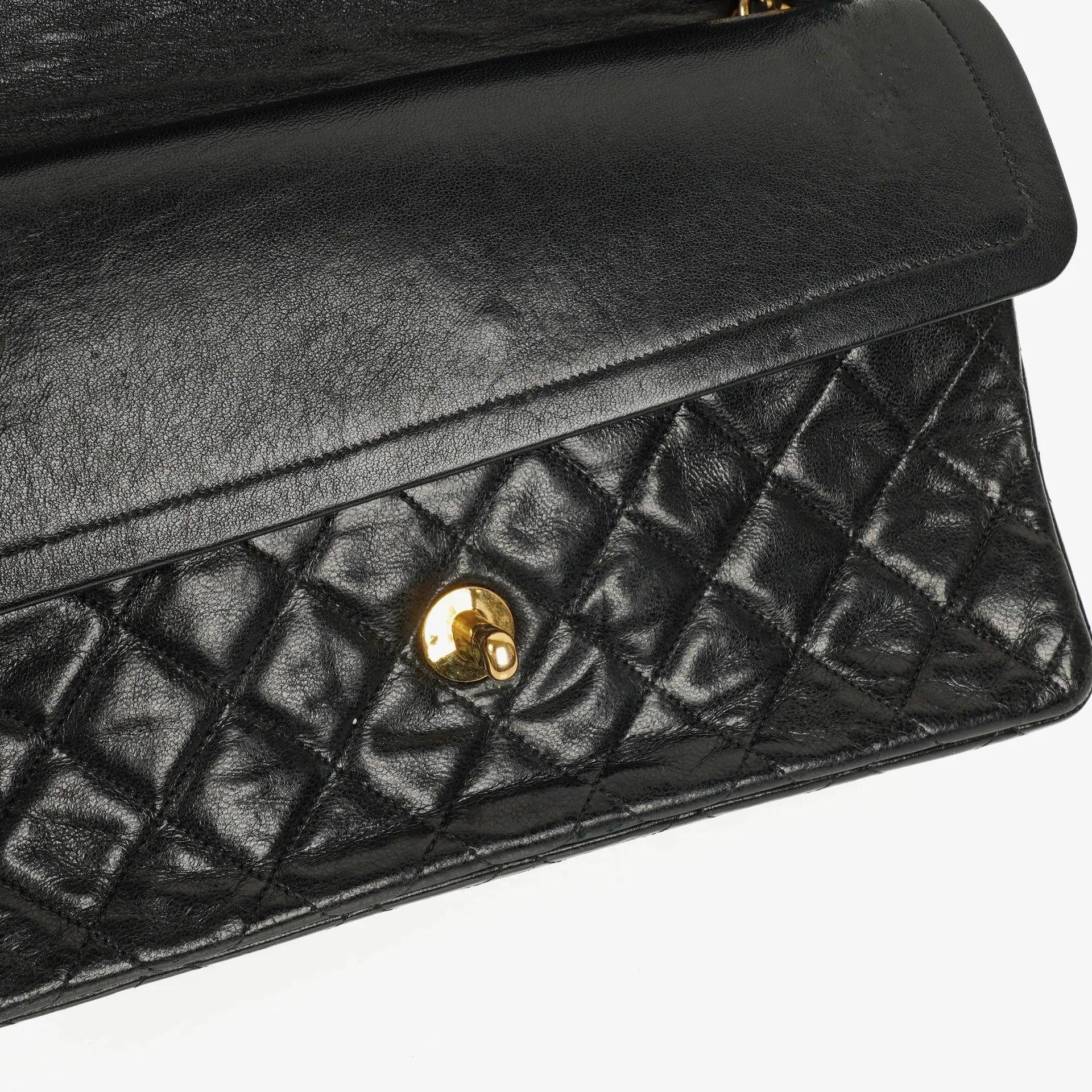 Chanel Classic Double Flap Tasche aus gestepptem Lammleder mit 24K vergoldeten Beschlägen