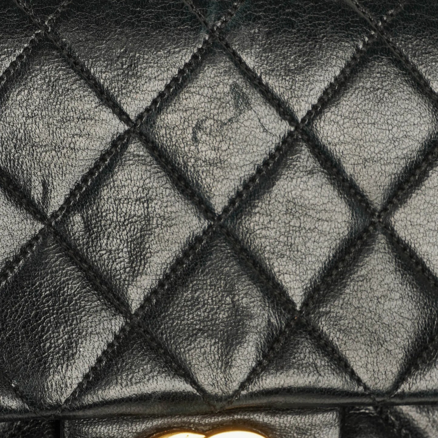 Chanel Classic Double Flap Tasche aus gestepptem Lammleder mit 24K vergoldeten Beschlägen