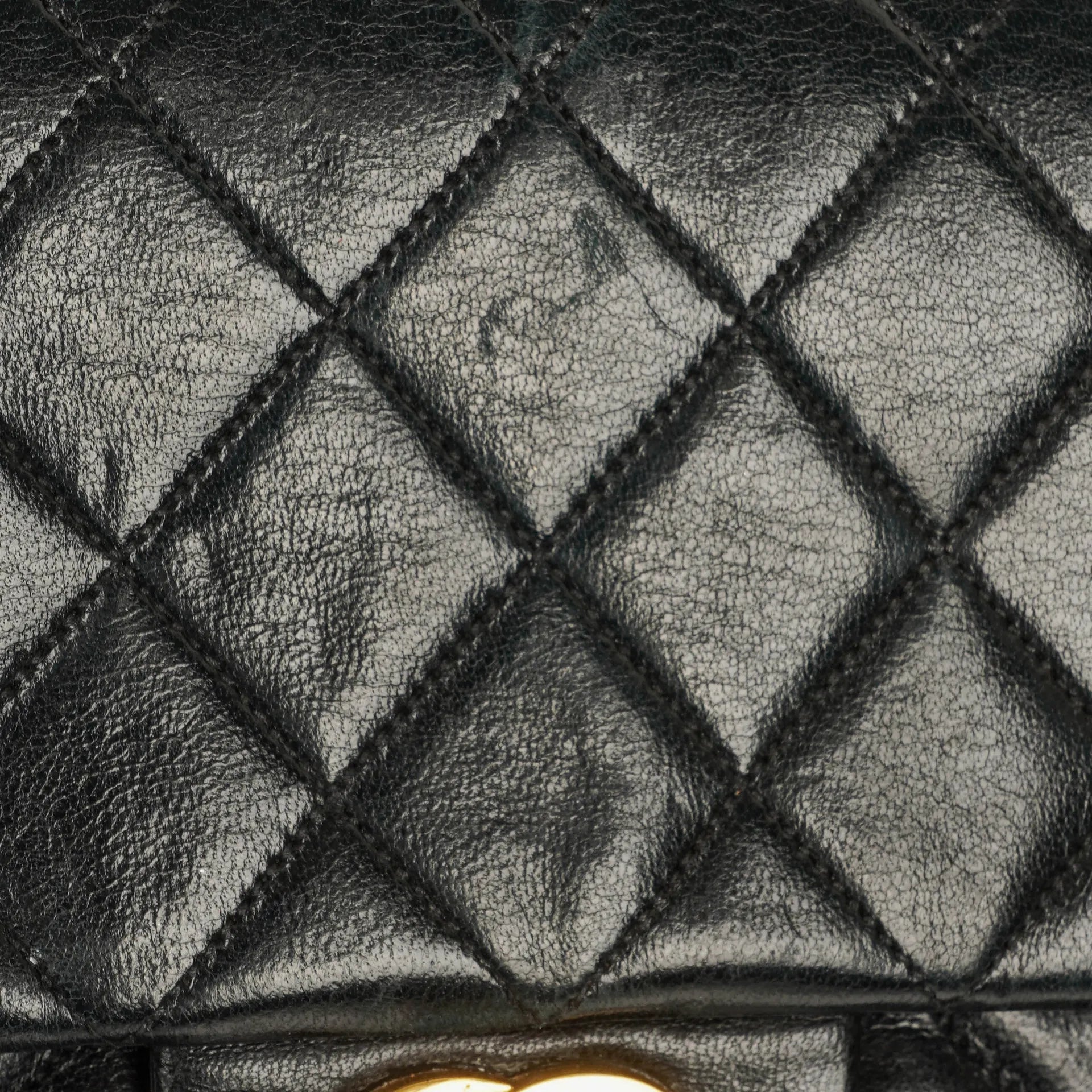 Chanel Classic Double Flap Tasche aus gestepptem Lammleder mit 24K vergoldeten Beschlägen