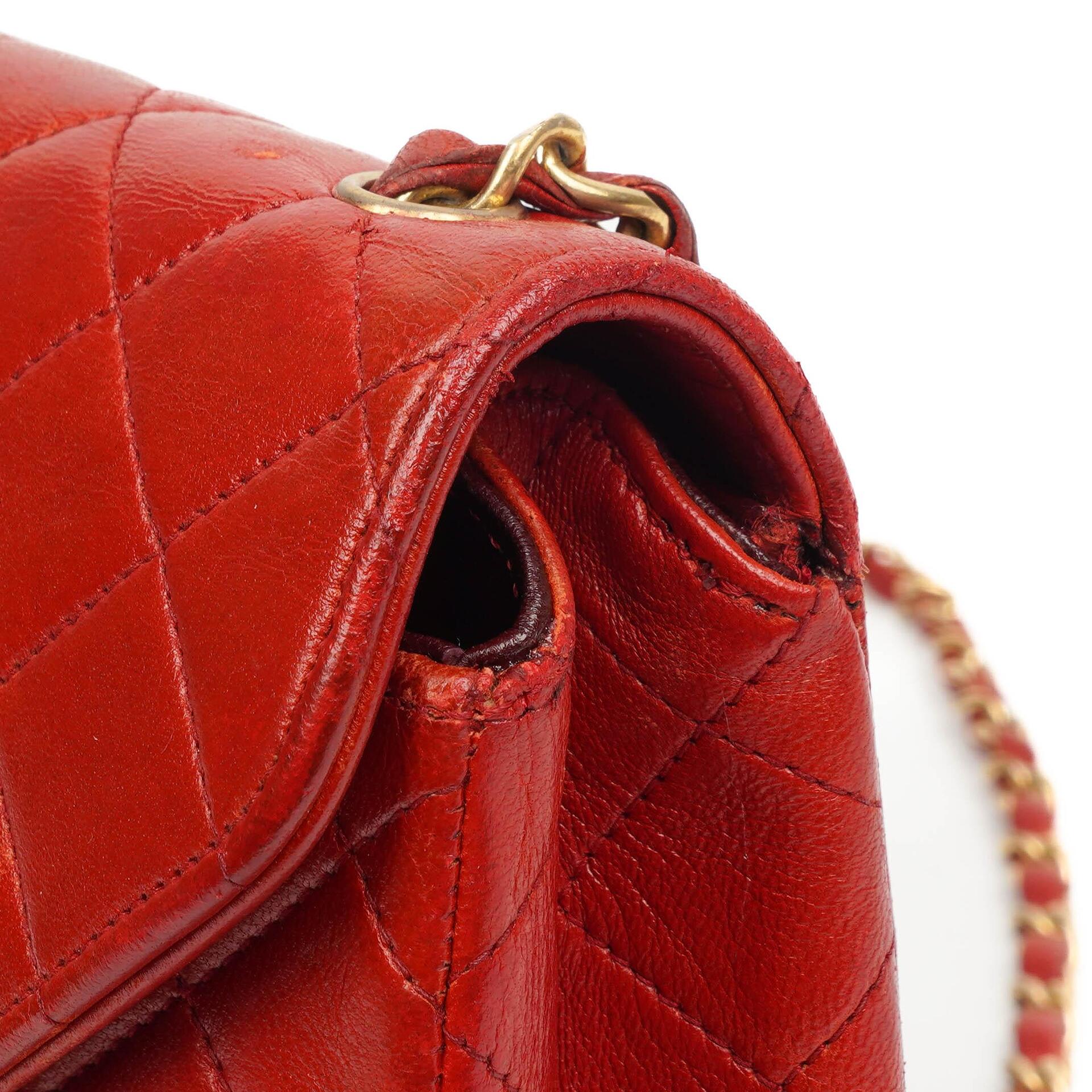 Chanel Classic Envelope Flap Bag Gequiltetes Lammleder Rot mit 24K Vergoldeter Hardware