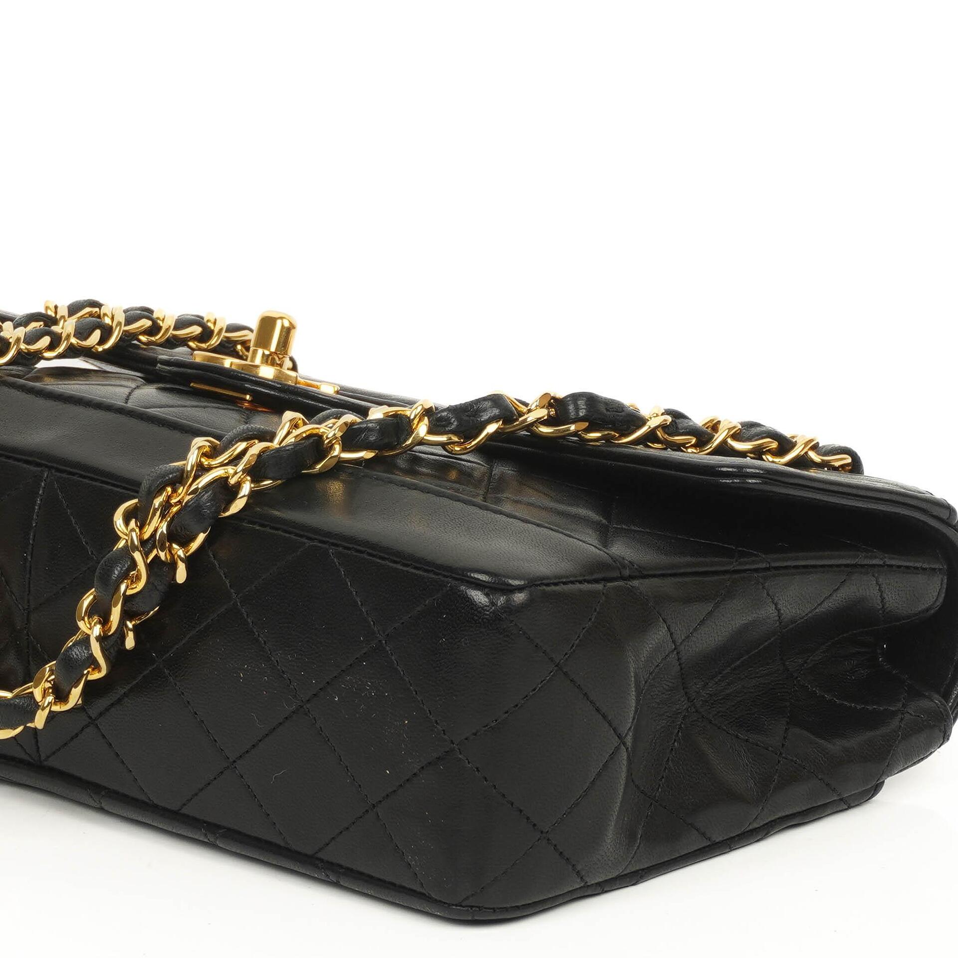 Chanel Classic Flap Bag aus Lammleder mit 24k goldplattierter Hardware