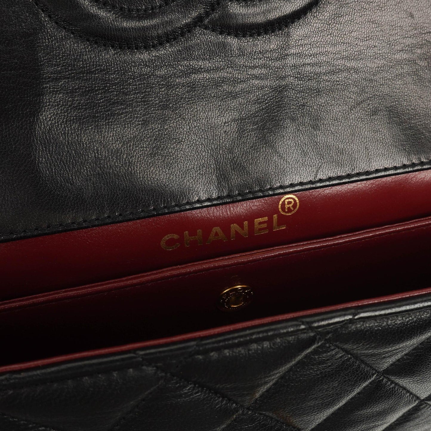 Chanel Classic Flap Bag aus Lammleder mit 24k goldplattierter Hardware