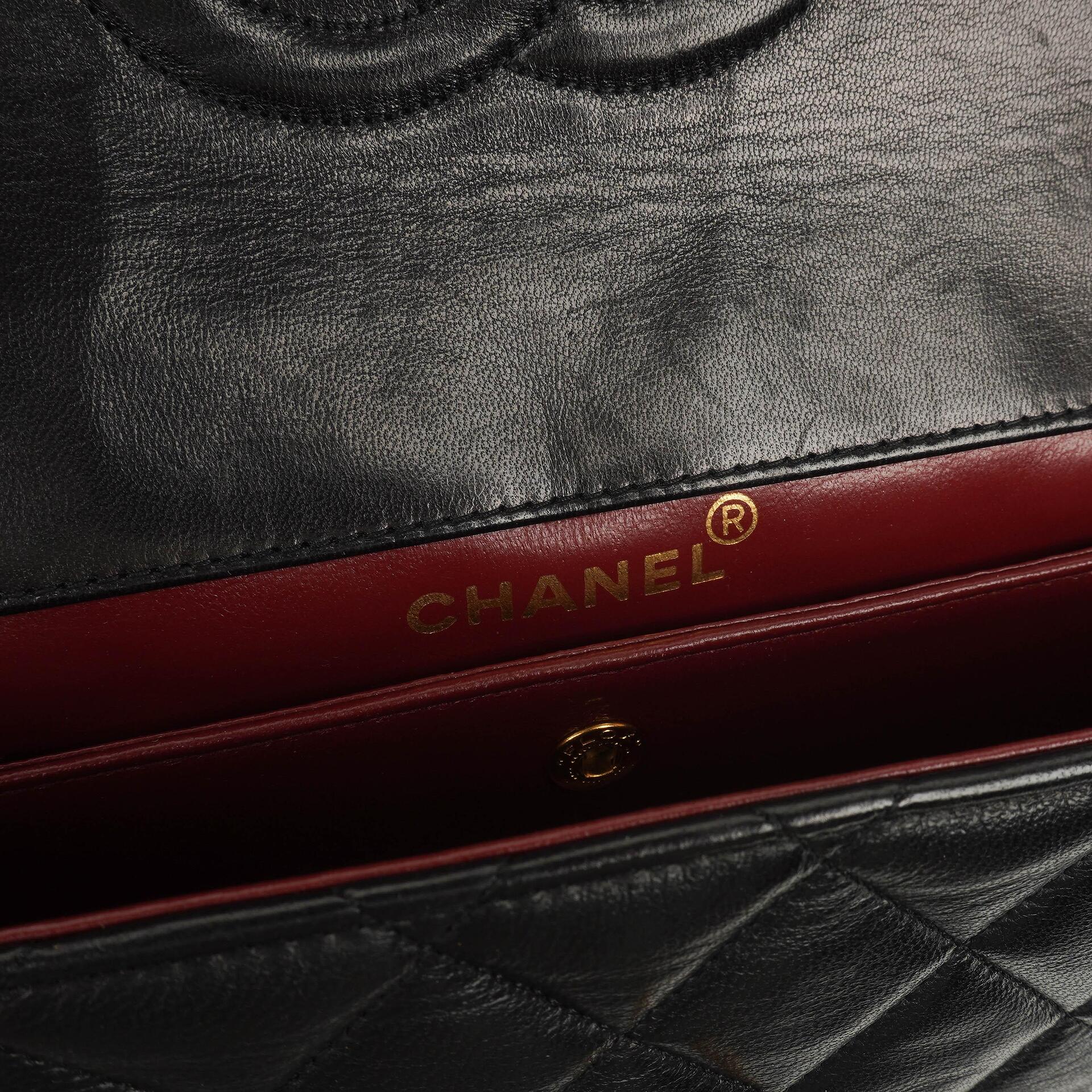 Chanel Classic Flap Bag aus Lammleder mit 24k goldplattierter Hardware