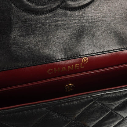 Chanel Classic Flap Bag aus Lammleder mit 24k goldplattierter Hardware