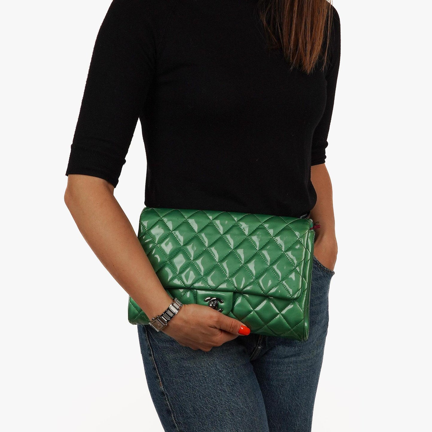 Chanel Klassische Klapp-Clutch mit Kette Grüne gesteppte Lackleder mit silberfarbenen Beschlägen Gut